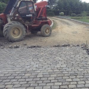 Allée et parking en pavés de rue