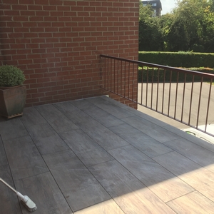 Carrelage sur plot imitation bois