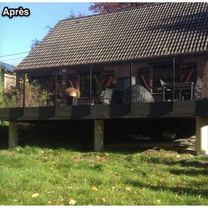 Terrasse sur piloti en bois composite