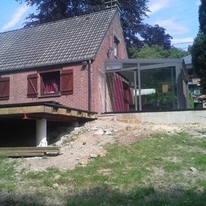 Terrasse sur piloti en bois composite