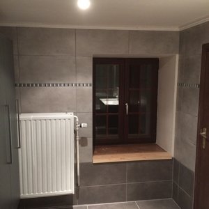 Carrelage d'une salle de bain complète