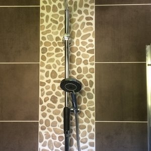 Carrelage douche et mosaïque en pierre