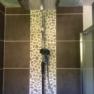 Carrelage douche et mosaïque en pierre